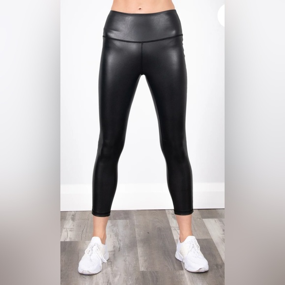 NWT—Sz.M- High Rise Vegan Leather Leggings - Picture 8 of 9